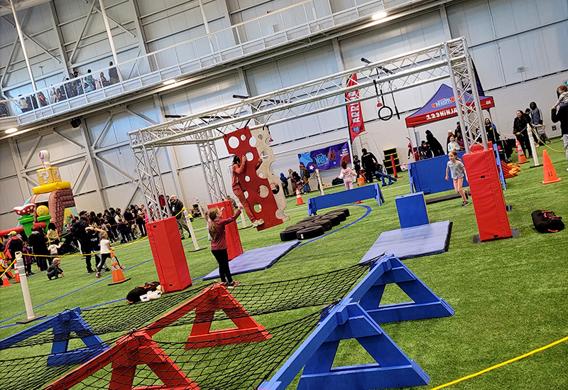 Parcours "Ninja Warrior" pour une fête familiale | 123 Ninja Go | Parcours d'obstacles mobiles | Écoles • Camps • Festivals | SpartanFit